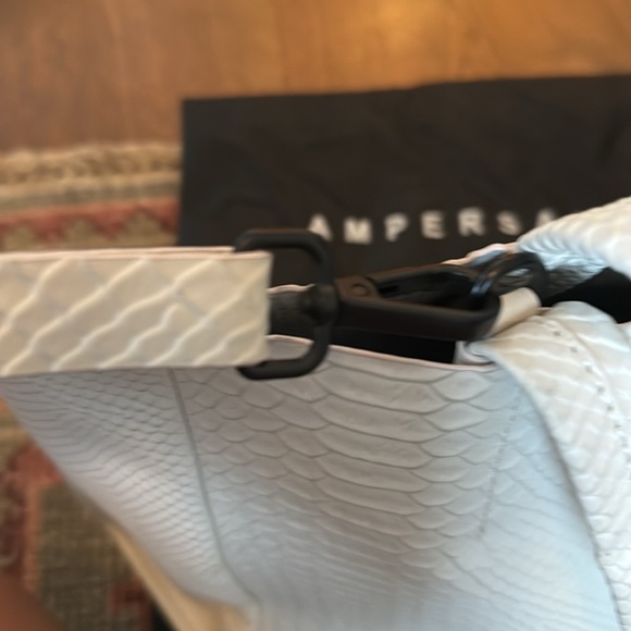 Ampersand as Apostrophe - Picture 5 of 5